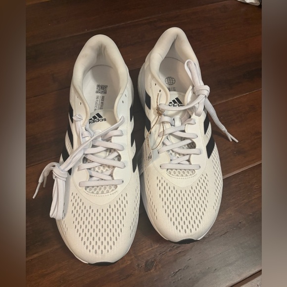 Adidas Supernova White and Black Running Shoes new size 11.5 - Picture 2 of 7